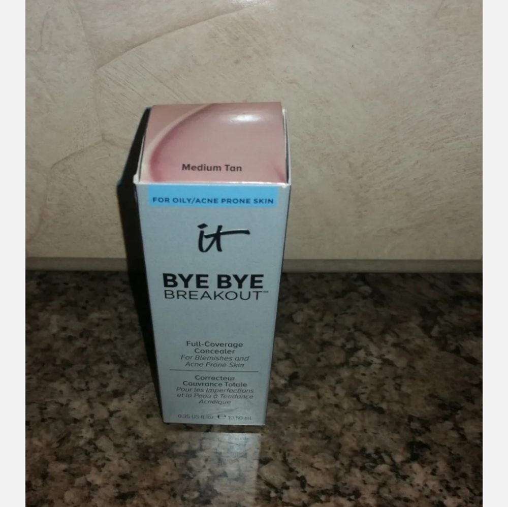 It Cosmetics Bye Bye Breakout Full Coverage Concealer AND Acne Treatment